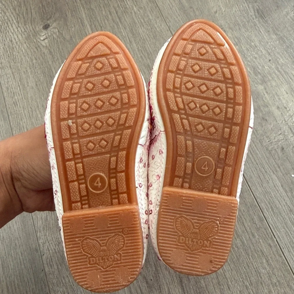 Pink Embroidered boho Indian baby girl Shoes size 4